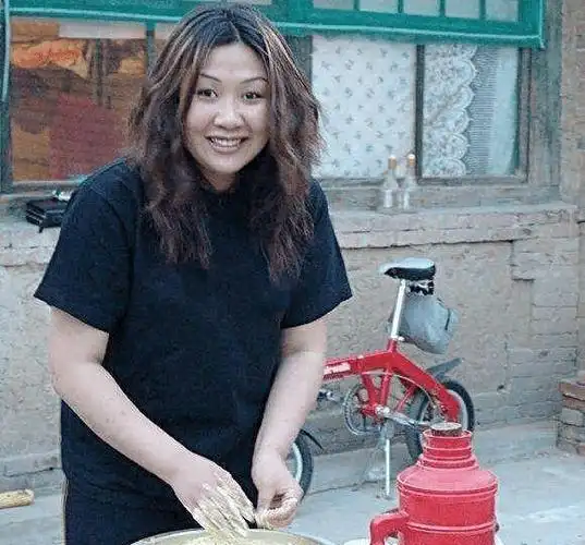 郭德纲落魄时,前妻与之离婚,如今过得如何?_胡中惠_相声_王惠