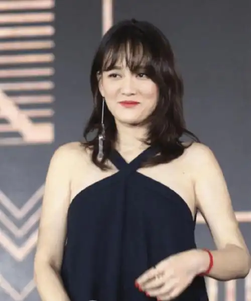 最近这段时间,陈乔恩因为金扫帚奖事件受到了关注,她演了大烂片《可不