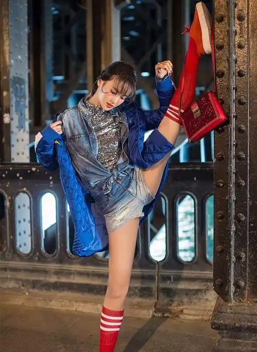 金晨花样姐姐泳装出圈!网友:我的好兄弟