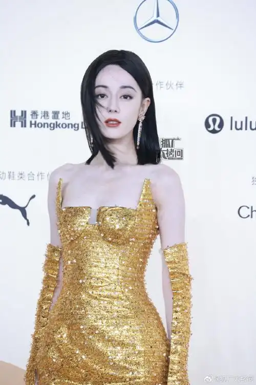 迪丽热巴金色神女##迪丽热巴 黄金战袍##vogue时尚之力盛会