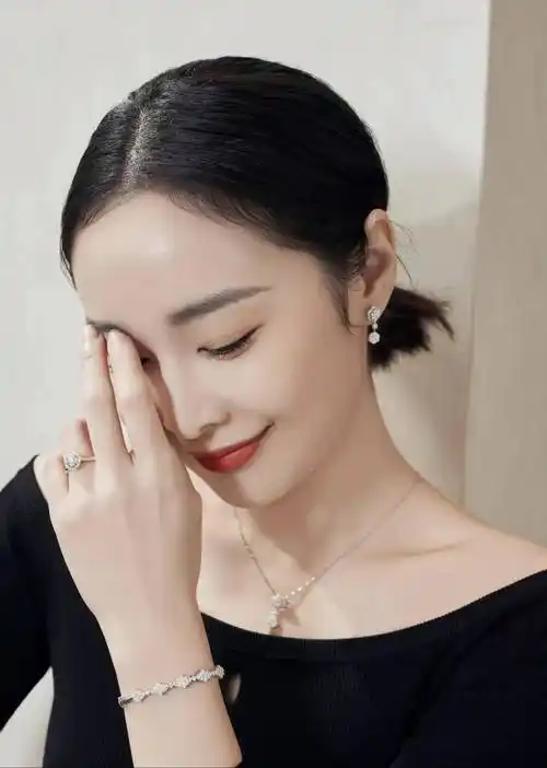 明星高叶写真合集:"大嫂"女神魅力!