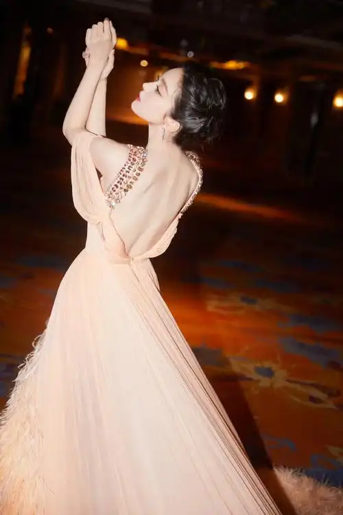 2023网络视听年度盛典造型92古力娜扎身穿georges hobeika 2021