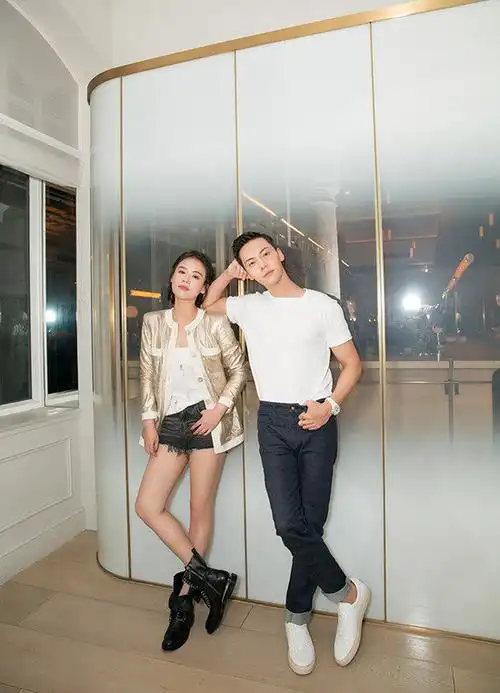 马思纯酷帅亮相时尚晚宴 与陈伟霆同框