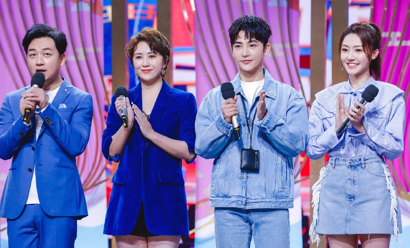 看到黄梦莹和孙坚在一起,就感觉周围都是粉红色的小泡泡