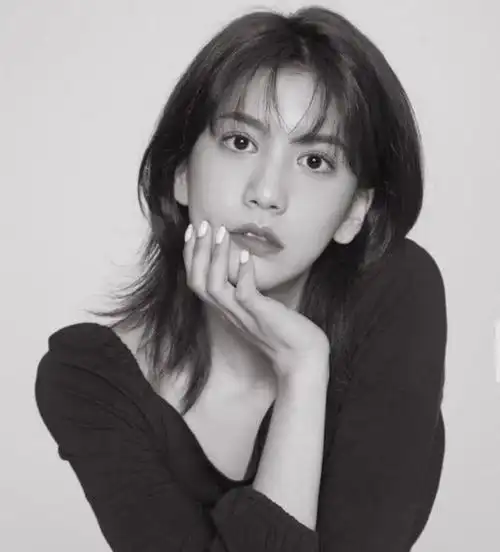 韩星自杀成风,3年前,25岁崔雪莉在家中自尽,连封遗书都没留下|具荷拉