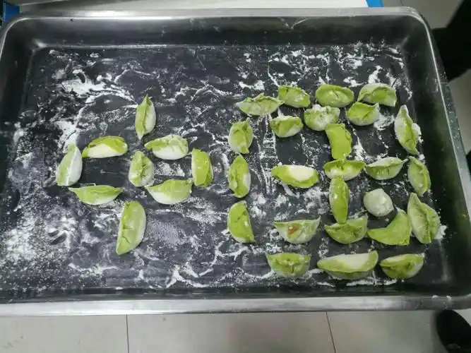 哦用饺子摆出"中国"字,真赞