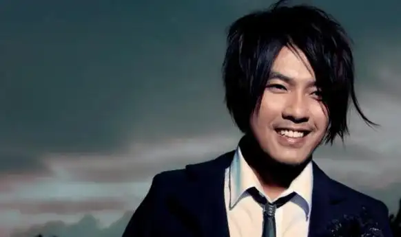 你应该在车里不应该在车底你应该在车里不应该在车