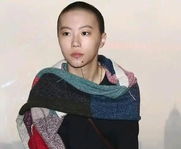 窦靖童被爆与女友在国外偷偷完婚,同性恋的婚姻,王菲会怎么看?