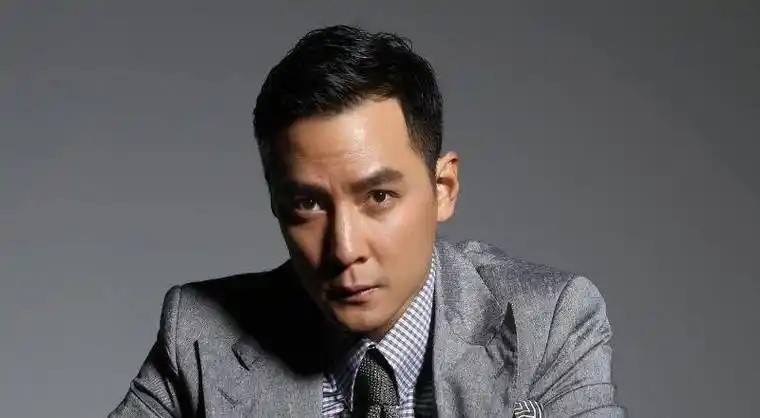 男神吴彦祖发文庆祝结婚十周年,坦言妻子是他最好的朋友_婚礼_身材