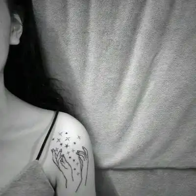 社会女生纹身抽烟头像 2021最新美女纹身霸气头像