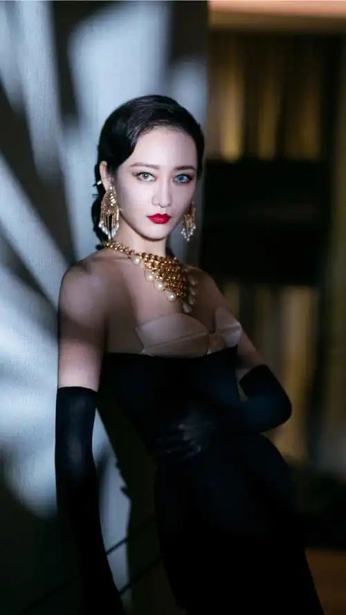 王鸥抹胸礼服性感写真手机壁纸