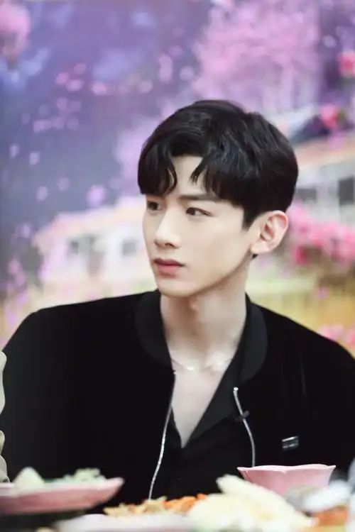 白敬亭八零九零##白敬亭过三爽