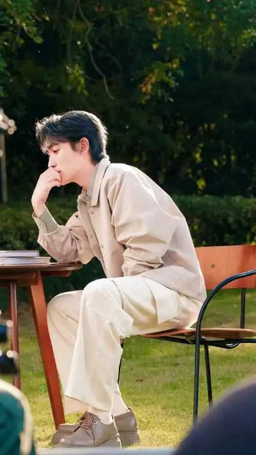 朱一龙7715#朱一龙oppo光影美学家##朱一龙#p1-7:竖屏壁纸p8111