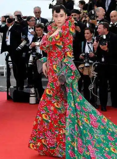 而因为同一个男人李晨,张馨予经常被拿来和范冰冰相提并论.