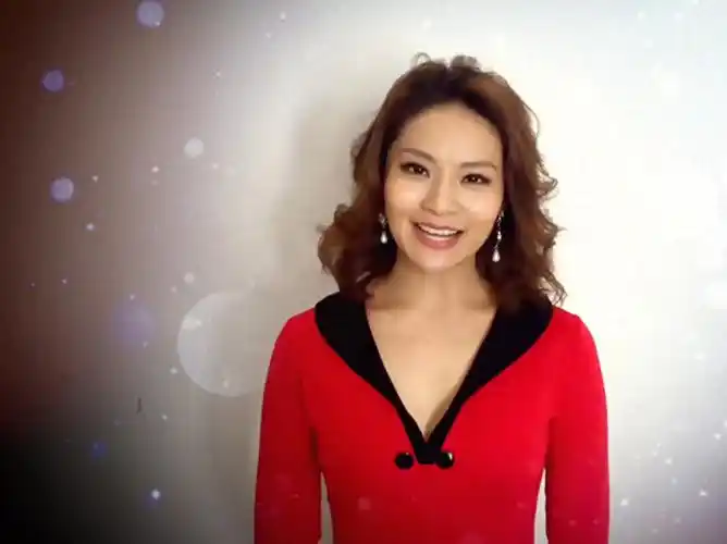 回顾主持人孟盛楠24岁进央视36岁登上春晚如今41岁仍单身未婚