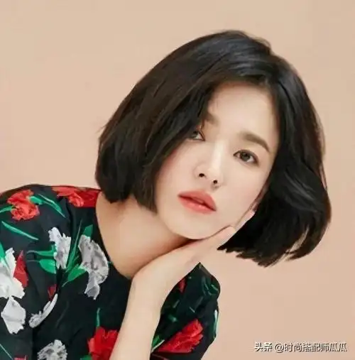 短发"惊艳了,洋气减龄显脸小,适合参考借鉴|发型|脸型|直发|发尾|模特