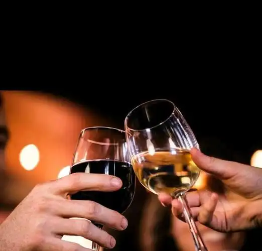 昨天参加了一个同事的乔迁宴,平常不怎么喝酒的他,因为人逢喜事精神爽