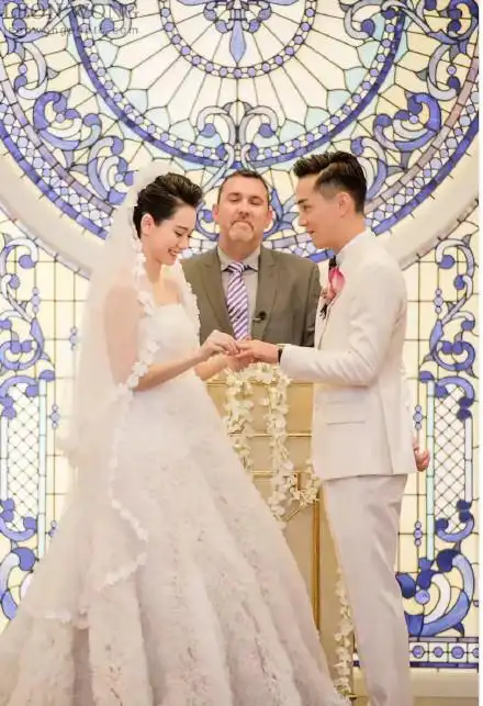 戚薇李承铉结婚照曝光