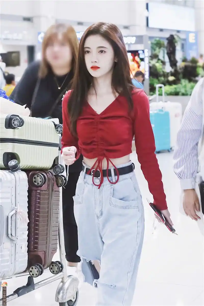 瞧瞧159cm鞠婧祎的"穿搭",每一套都显高