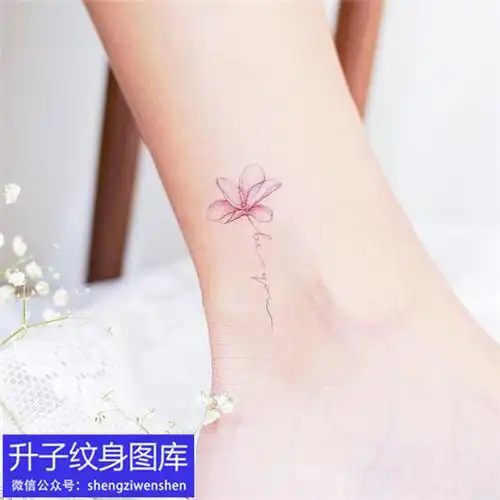 脚踝小清新植物花与字母纹身图案