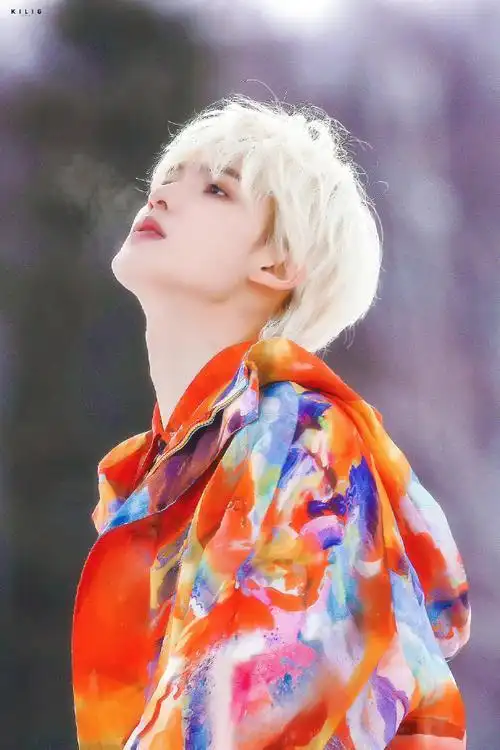 2022明星氛围感饭拍神图#朱正廷今年氛围感饭拍合集,不管是拍摄杂志