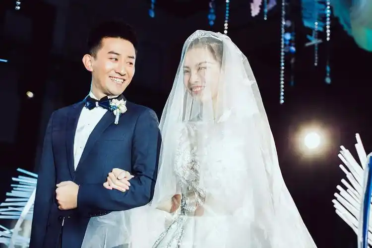 跳水女神吴敏霞曾拒嫁豪门,现在升级准妈妈,如今生活过得滋润