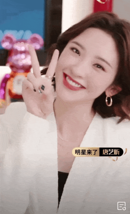 唐艺昕的超甜微笑五连拍怎么看都让人心动,怎么会有笑起来这么好看的