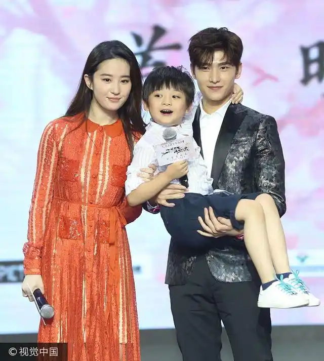 杨洋,刘亦菲颜值夫妇实至名归.t 图片来源:弩炮/视觉中国
