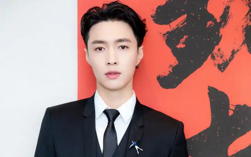 清新魅力张艺兴壁纸_魅力十足的张艺兴