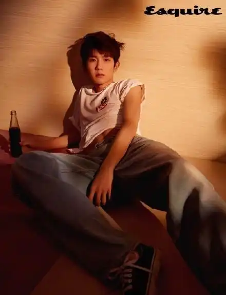 马天宇晒腹肌宣传新剧,却被指不如李现,王源,王一博的腹肌好看_腾讯