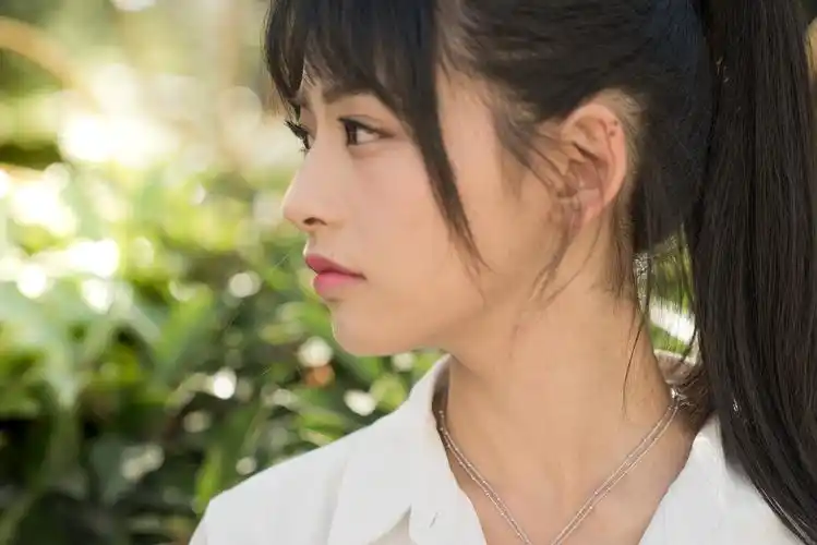 sing林津伊写真清新美好,明眸皓齿似拍牙膏广告