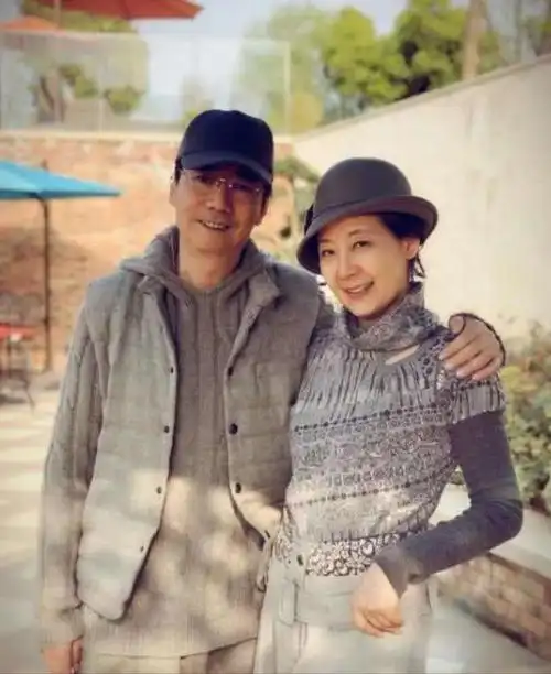 回顾结婚超二十年的演员夫妇:范明甘心娶大六岁二婚妻子,零绯闻