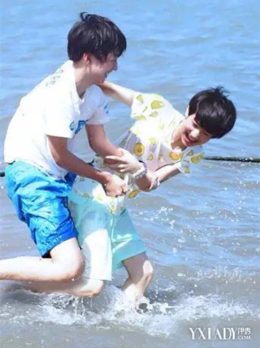 【图】李佳宁和王俊凯亲嘴 李佳宁称不介意王俊凯王源亲吻