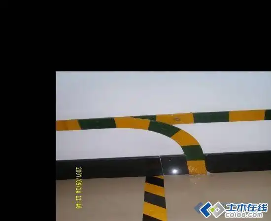 配电室及电井接地扁钢固定问题