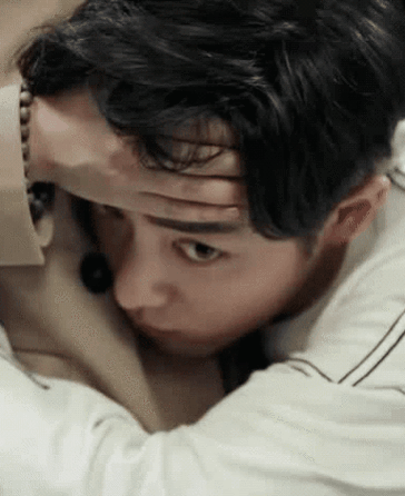 微:"老公~ 我错了,你别生气好不好?我以后去酒吧一定先跟你报备!