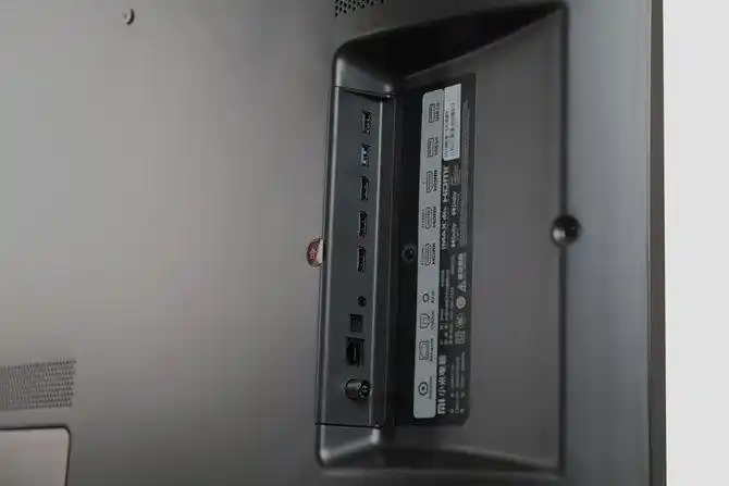 作为一款旗舰产品,小米电视6至尊版在接口方面当然也是满足了用户的