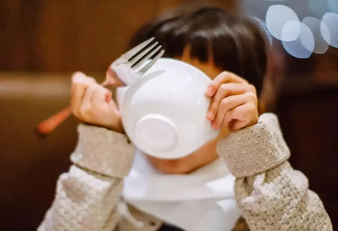 宝宝过早吃成人食物有什么危害孩子多大可以吃大人饭