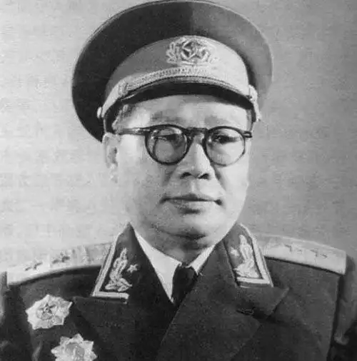 独腿将军钟赤兵:娄山关受伤截肢,兴义险些被炸,独腿走完长征