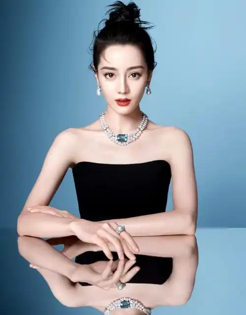 御木本 1p这张也有原图了@dear-迪丽热巴#mikimoto全球代言人迪丽热巴