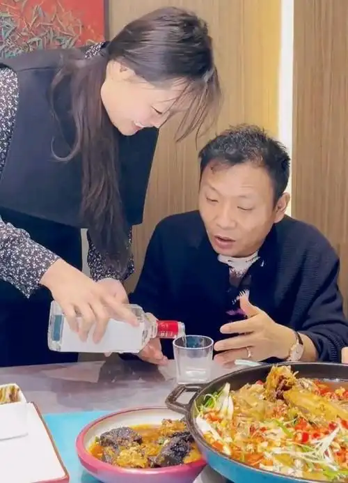 歌手祁隆遭遇逆徒粉丝网暴直播间罕见发怒没有我你们算个屁