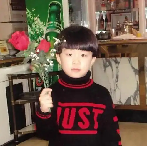 范丞丞从出生起就已经顶着光环了,所以在他选择出道的时候受到了不少