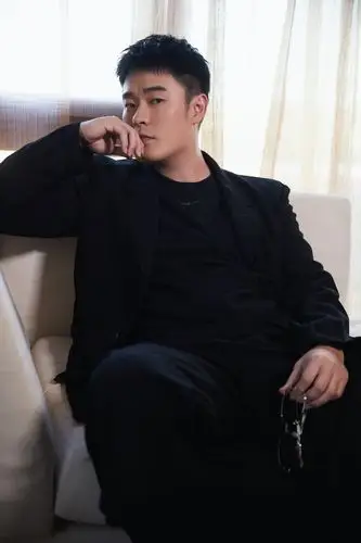 陈赫写真简约有型一展时尚品格