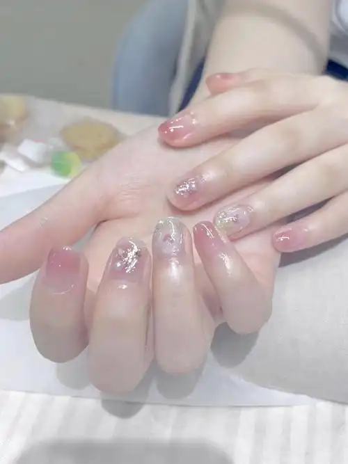 郁金香美甲夏天很清爽的款式