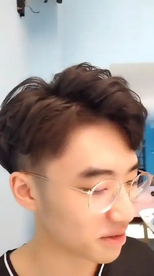 男士三七分纹理烫蝴蝶烫