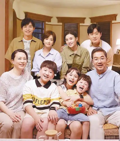 正在东方卫视播出的电视剧《小舍得》通过深挖教育与亲子关系的种种