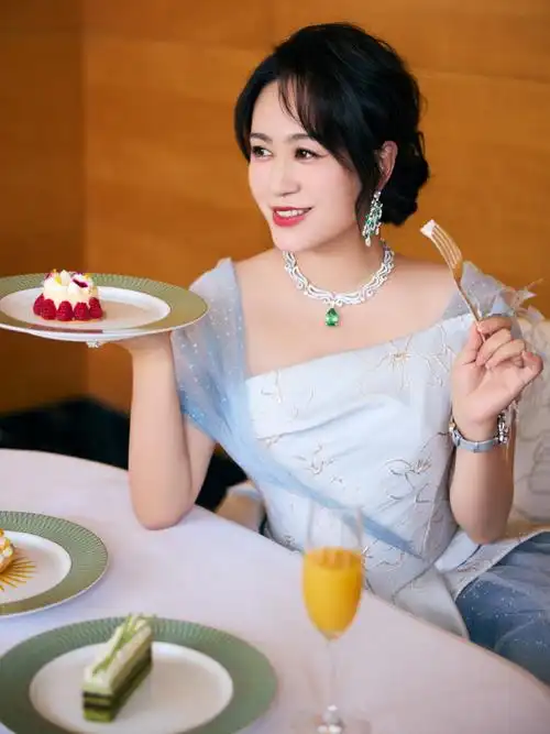 马丽超话收集光影闪烁瞬间,汇聚精彩,和@演员马丽共赴电影盛宴,一起