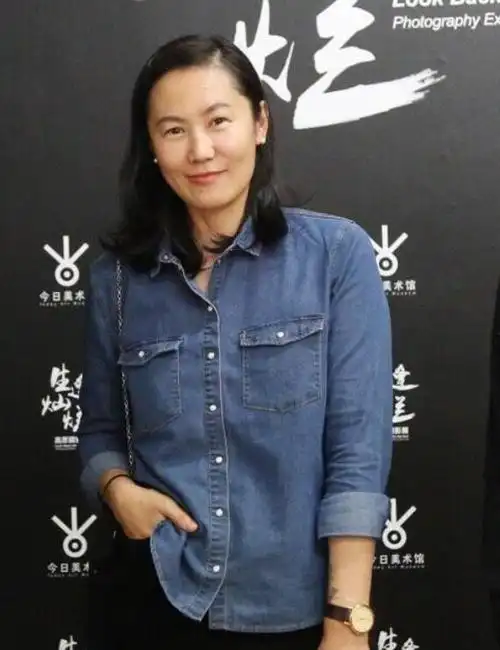 窦唯第2任妻子近照,离婚15年仍单身,曾被王菲,那英堵在家中