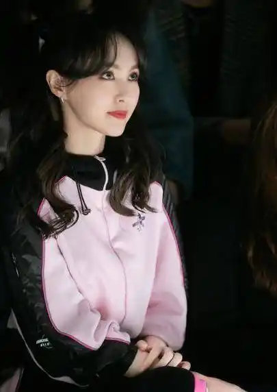 原创唐嫣晒双马尾自拍37岁元气满满甜美可爱似18岁少女