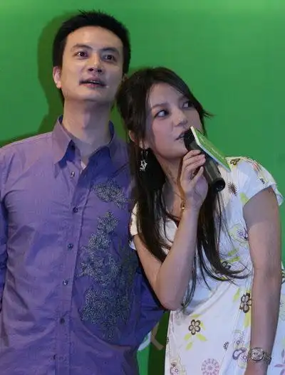 赵薇称李泉是其干哥 驳斥传闻称炒作很恶心(图)