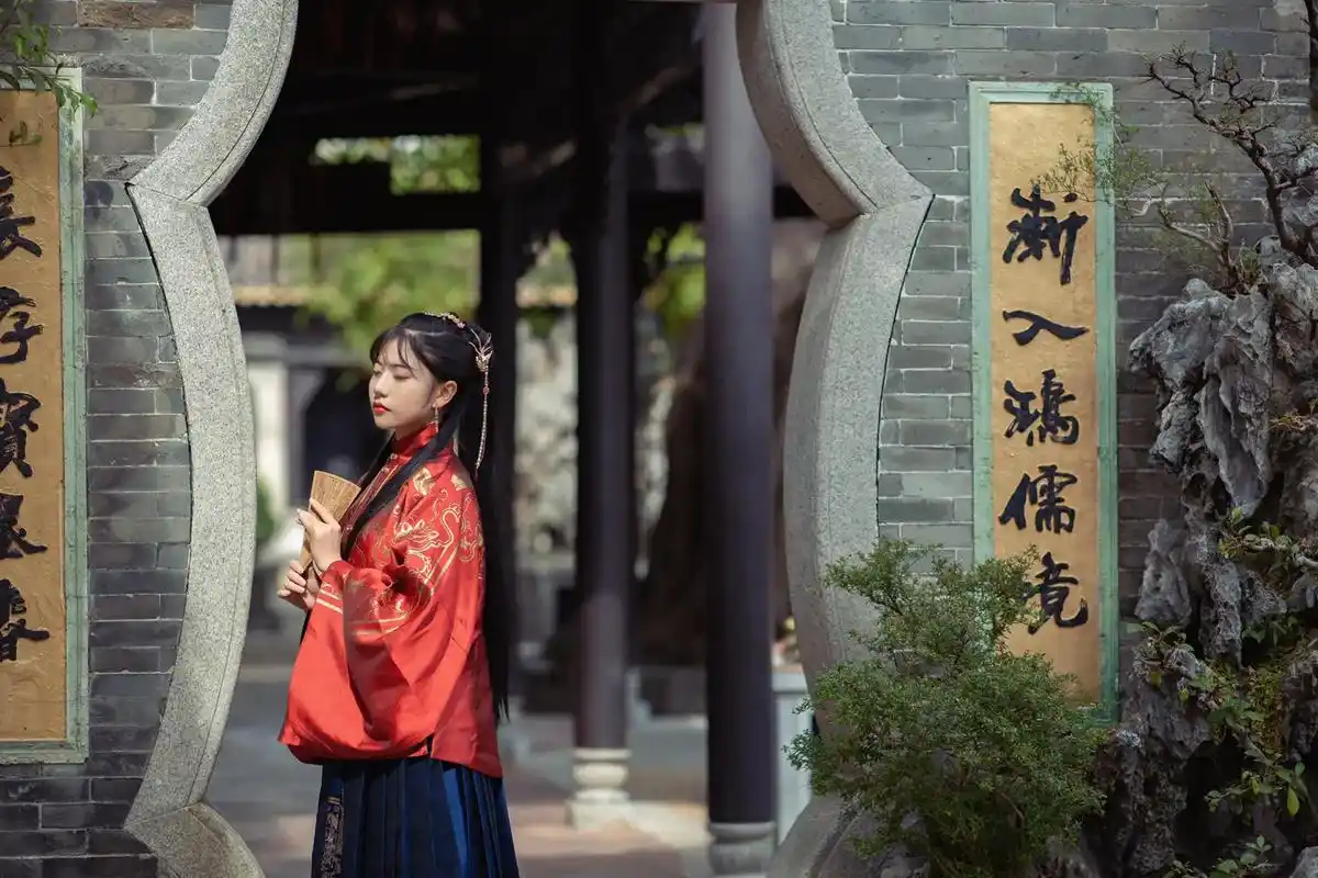 古风 #汉服 #摄影 #明制 #马面裙 - 抖音